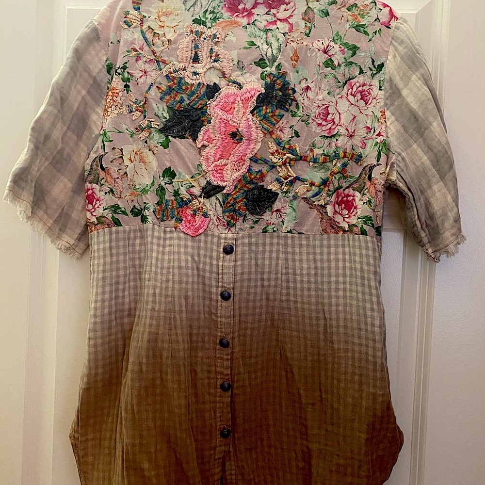 Pearls by arrata shirt with detailed back